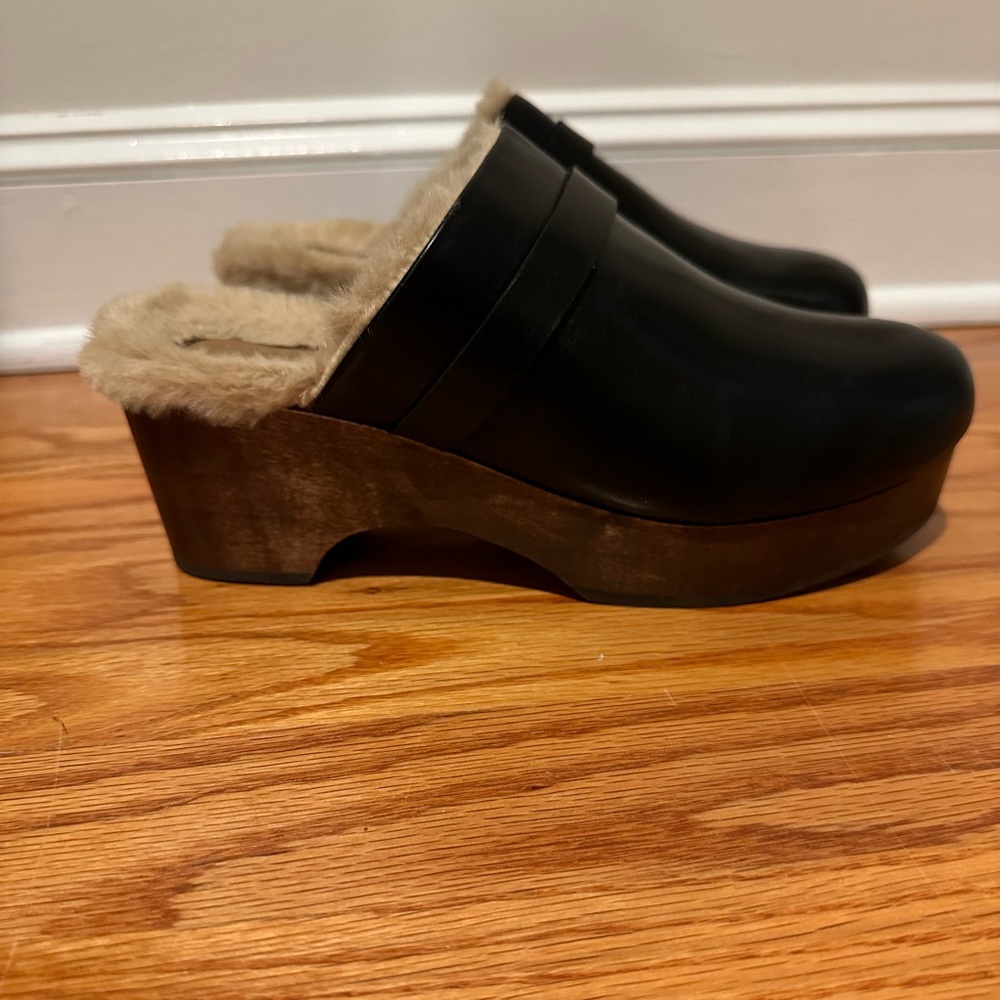Clogs- Barely worn, lightly scratched but barely visible. Lined for warmth.